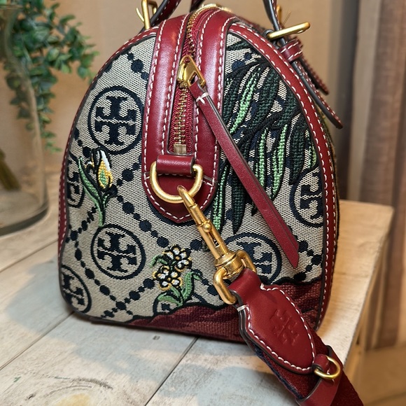 Tory Burch T Monogram Jacquard
Embroidered Shoulder bag - Picture 2 of 5